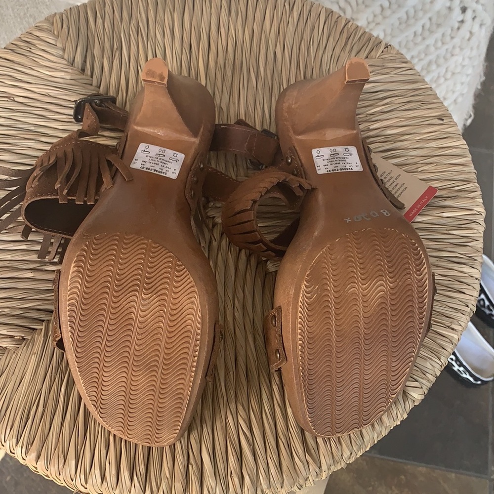 Brown Suede sandals with fringe - Picture 6 of 12